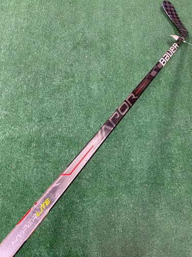 Intermediate Bauer Vapor Hyperlite Hockey Stick Left Hand P92 65 Flex (Used)