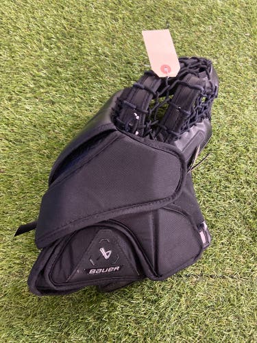 Black Senior Bauer M5 Pro Goalie Glove Regular (Used)