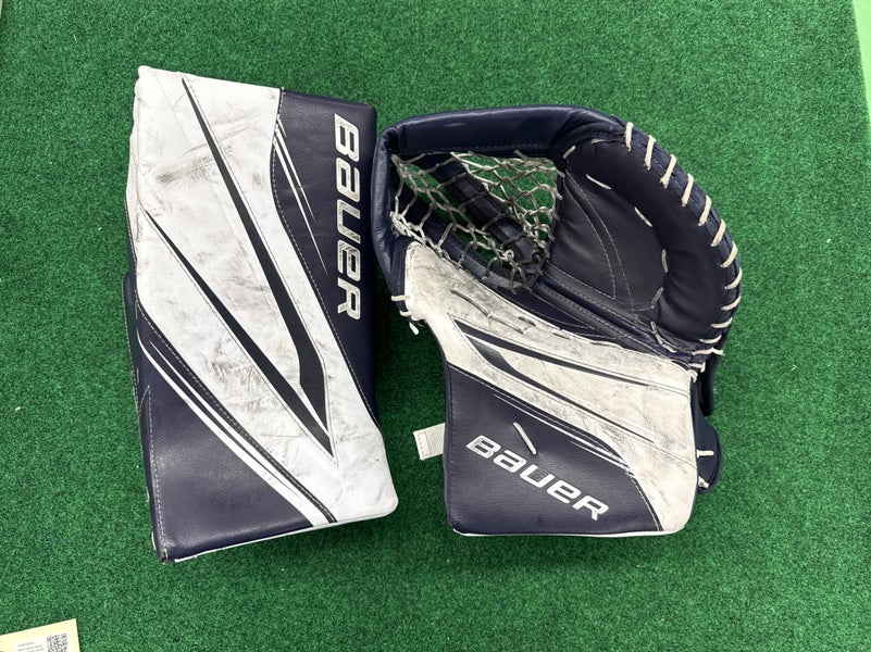 White & Navy Blue Senior Bauer Vapor X5 Pro Goalie Glove & Blocker Set Regular (Used)