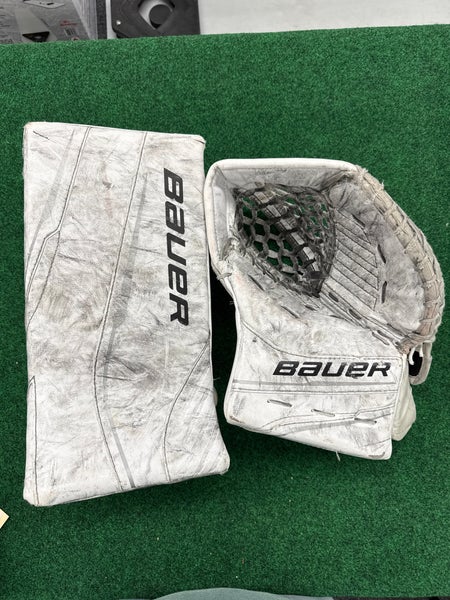 White Junior Bauer GSX Goalie Glove & Blocker Set Regular (Used)