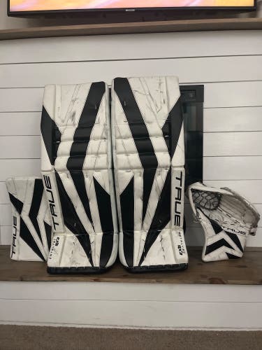 33" 2024 True 9X3 Regular Goalie Full Set (Used)