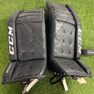 Black 32" Intermediate CCM Extreme Flex 5.9 Goalie Leg Pads (Used)