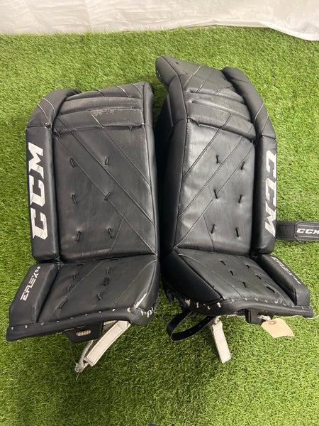 Black 32" Intermediate CCM Extreme Flex 5.9 Goalie Leg Pads (Used)