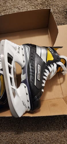 Bauer Supreme S37 Hockey Skates Extra Wide Width 7.5 (Used)