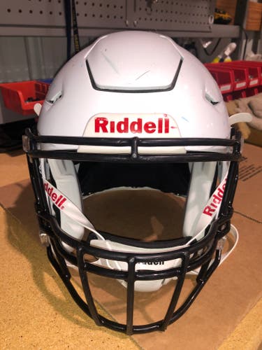 USED RIDDELL FLEX ADULT HELMET - MEDIUM - METALLIC WHIITE