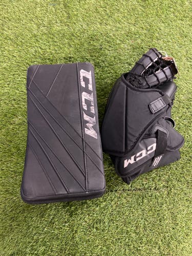 Black Senior CCM Extreme Flex 5.9 Goalie Gloves & Blockers Regular (Used)