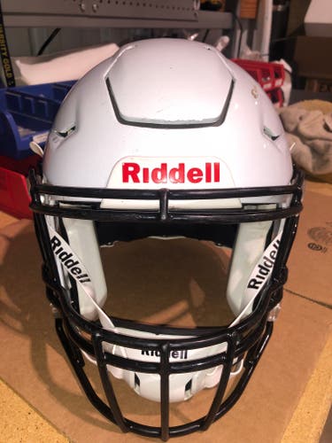 USED RIDDELL FLEX ADULT HELMET - MEDIUM - METALLIC WHIITE