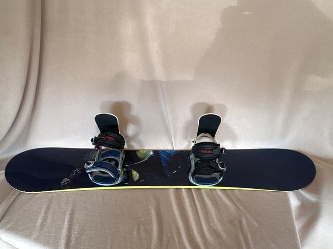 Bundle DC size 10.5 boots Ride Vista Series 152cm Snowboard All Mountain With Bindings (Used)