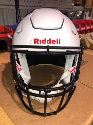 USED RIDDELL FLEX ADULT HELMET - MEDIUM - METALLIC WHIITE