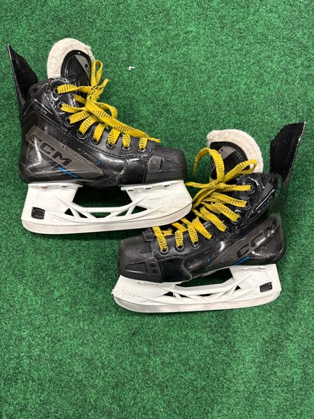 Junior CCM JetSpeed FT675 Hockey Skates (Regular) Size 1 (Used)