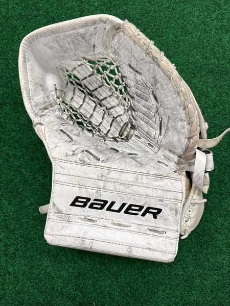 White Junior Bauer GSX Goalie Glove Regular (Used)