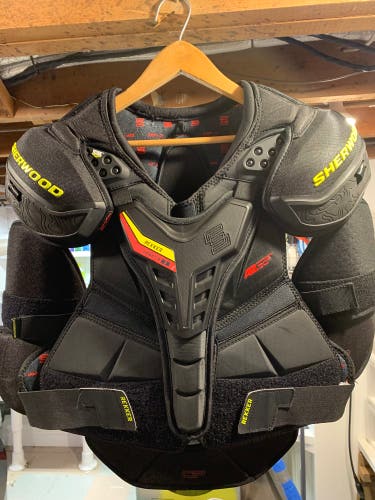 XL Senior Sher-Wood Rekker Legend 1 Shoulder Pads (Like-New)