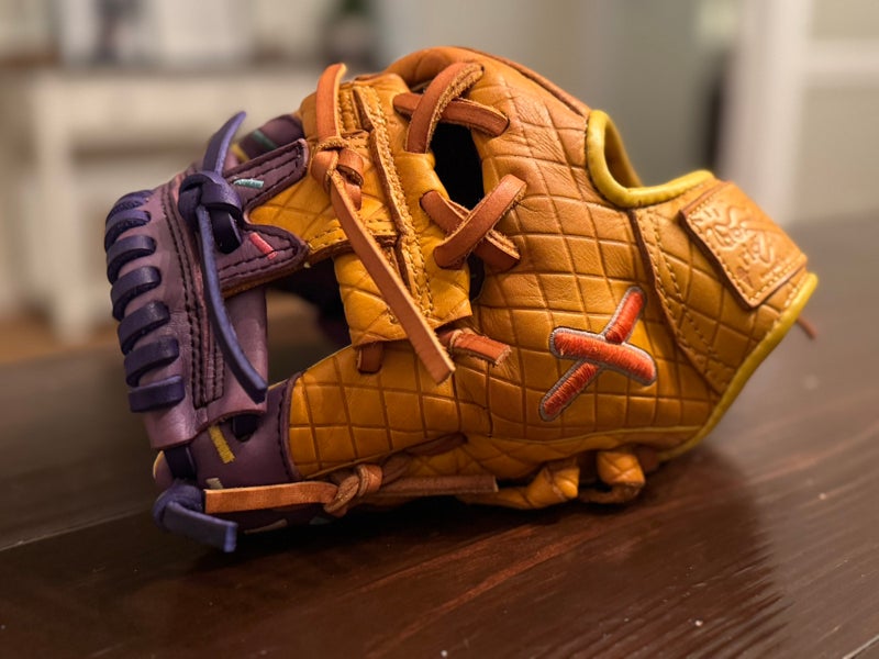 LH Absolutely Ridiculous Youth 10.5” Infield Baseball Glove 10.5" (Used)