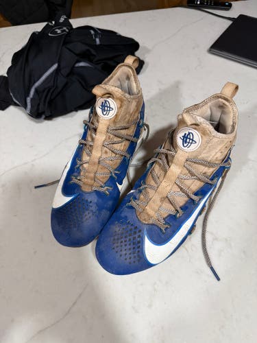 White Men's Size M 9.5 (W 10.5) Adult Nike Alpha Huarache 6 Pro Mid Top Molded Cleats (Used)