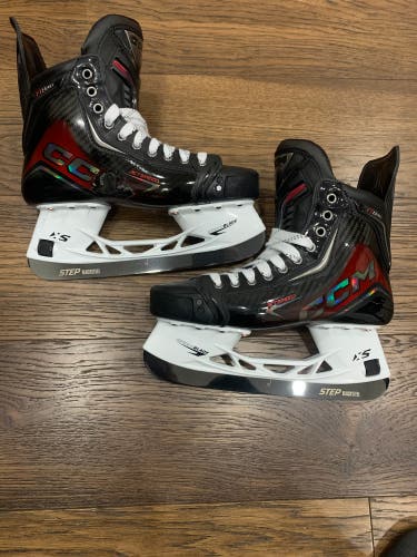 LIKE NEW CCM JetSpeed FT8 Pro Hockey Skates Regular Width 7.5 (Used)