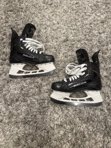 Bauer Supreme Mach Hockey Skates Size 8 FIT 2 (Very Good Condition)