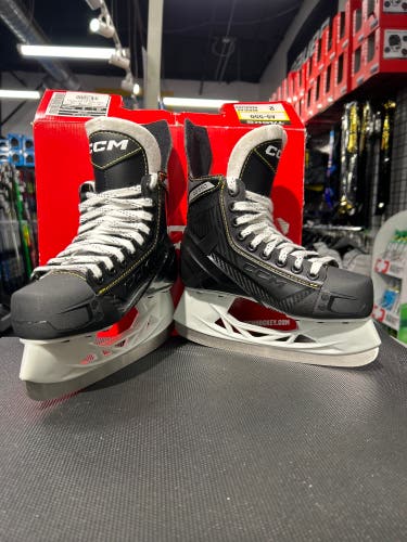 CCM AS-550 Hockey Skates Regular Width 2 (New)