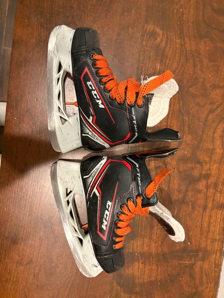2017 CCM JetSpeed FT340 Hockey Skates Regular Width Size 2 (Used)