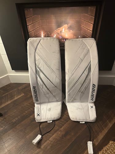 33" 2023 Bauer Vapor X5 Pro Goalie Leg Pads (Used)