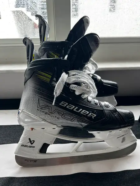 Bauer Vapor Hyperlite 2 Hockey Skates 7.5