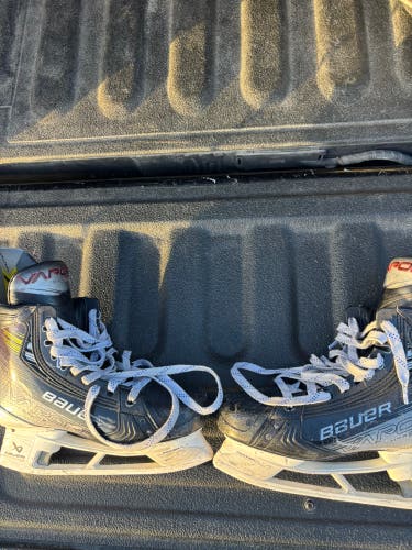 2021 Bauer Vapor Hyperlite Hockey Skates Size 6.5 (Used)