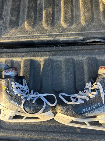 2021 Bauer Vapor Hyperlite Hockey Skates Size 6.5 (Used)