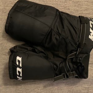 Youth Medium CCM Tacks 9550 Hockey Pants (Used)