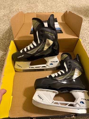 True Catalyst 7 Hockey Skates Regular Width Size 4.5 (Used)