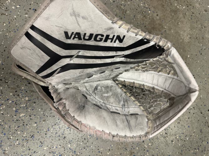 Vaughn V10 Youth Catcher Regular (Used)