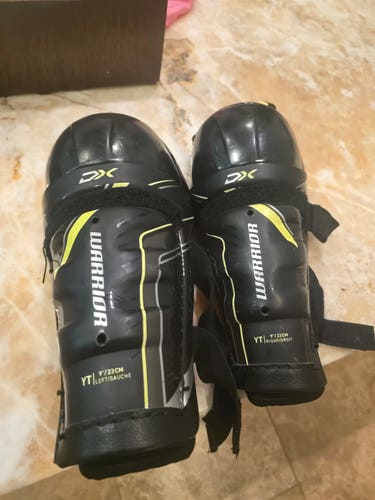 Hockey shin pads