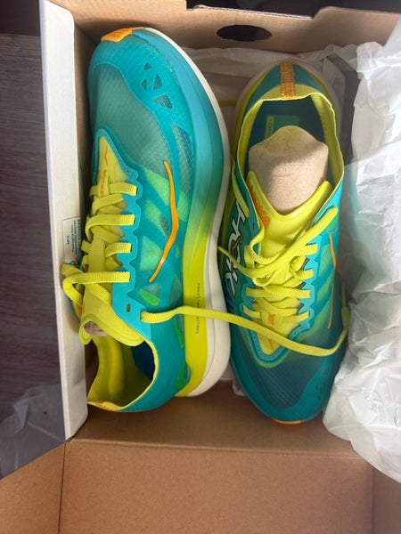 Hoka Rocket X2 Carbon plated racing shoe-men’s size 6, women’s size 7