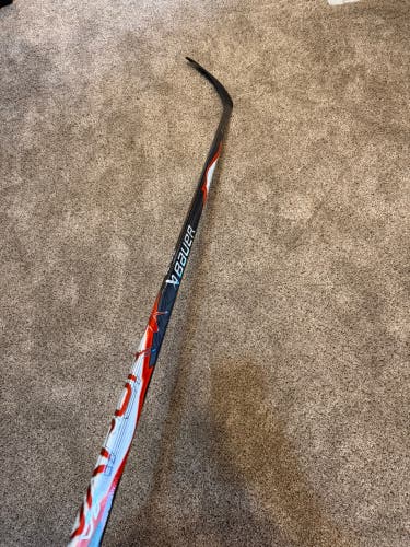 NEW! Senior Bauer Vapor FlyLite RED RH P28 70 flex hockey stick