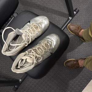 Silver Men's Size M 9.5 (W 10.5) Adult Nike Speedlax Mid Top Molded Cleats (Used)