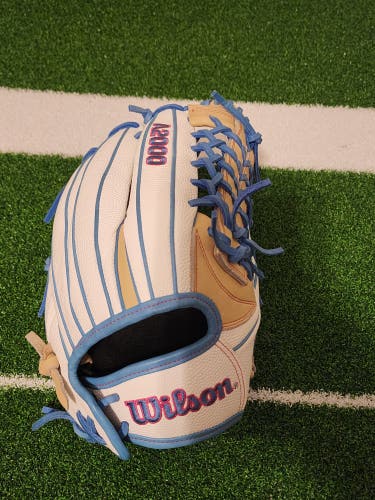 2025 Wilson RH Outfield A2000 Softball Glove 12.5" (New)