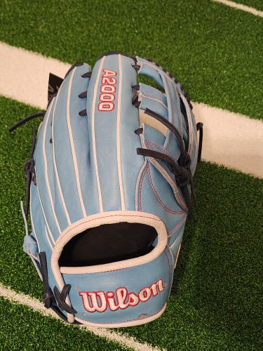 2025 Wilson RH Outfield A2000 Baseball Glove 12.75" (New)