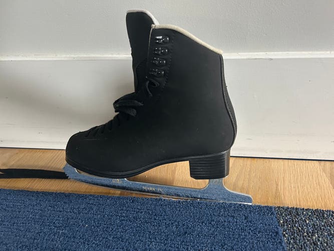 Jackson ice skates in black 5M