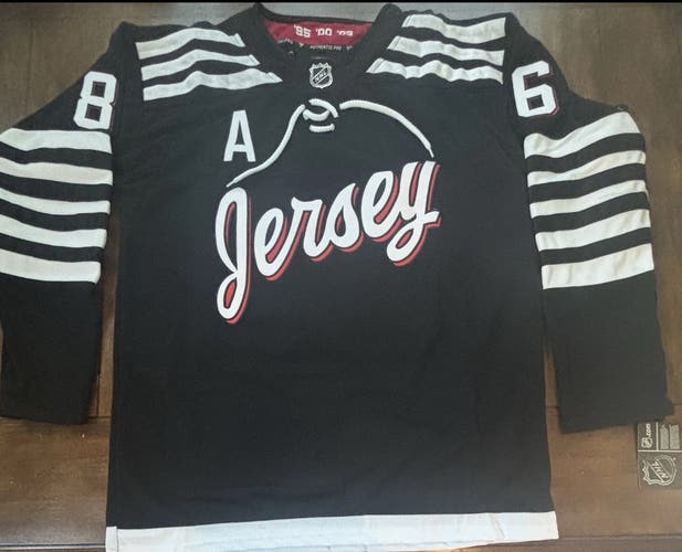 New Jersey Devils #86 Jack Hughes Hockey Black Stitched Jersey Adult XL (54) NWT