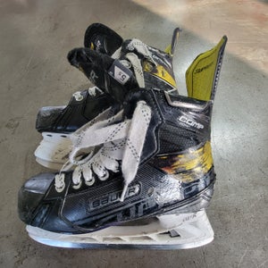 Bauer Supreme Comp Hockey Skates Regular Width Size 5.5 (Used)