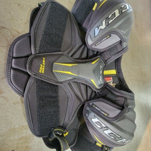 Large Junior CCM Vector Pro Shoulder Pads (Used)