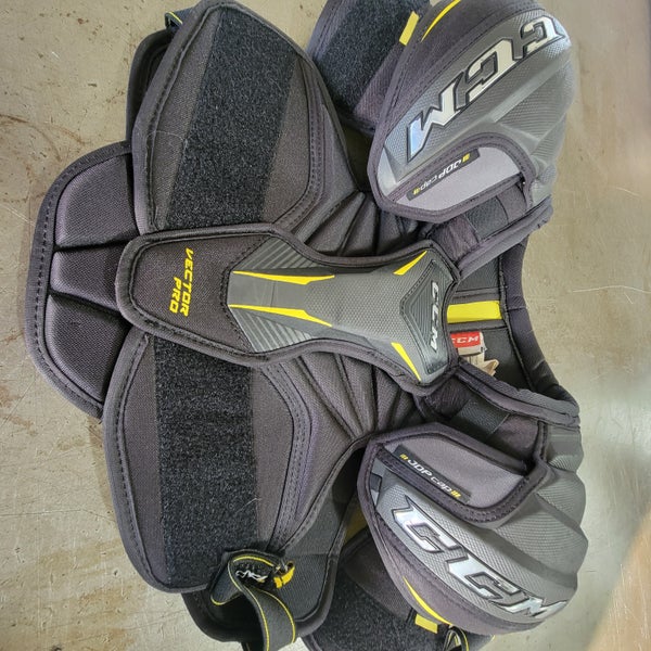 Large Junior CCM Vector Pro Shoulder Pads (Used)