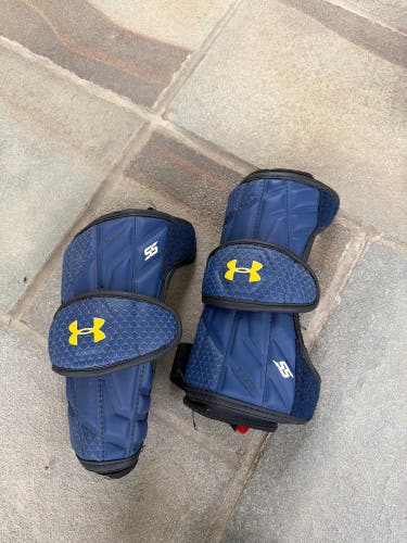 Medium/Large Adult Under Armour Arm Pads (Used)