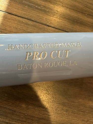 Marucci Pro Cut v2 Maple Bat 33" (New)