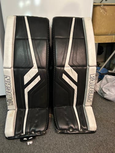 32" Vaughn Pro V Elite Goalie Leg Pads (Used)