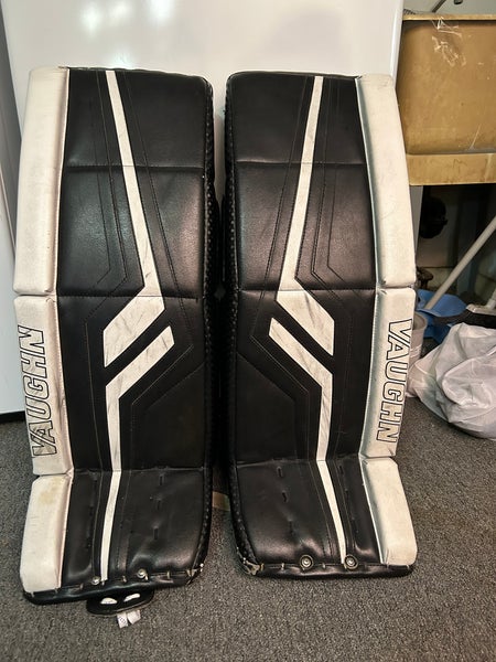32" Vaughn Pro V Elite Goalie Leg Pads (Used)