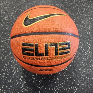 New Nike Elite Champ 2.0 Size 6 11849-ATC265817