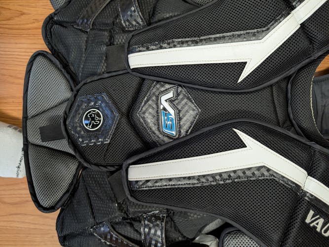 Small Vaughn V9 Pro Carbon Goalie Chest Protector (Used)