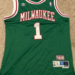 Oscar Robertson Milwaukee Bucks Jersey