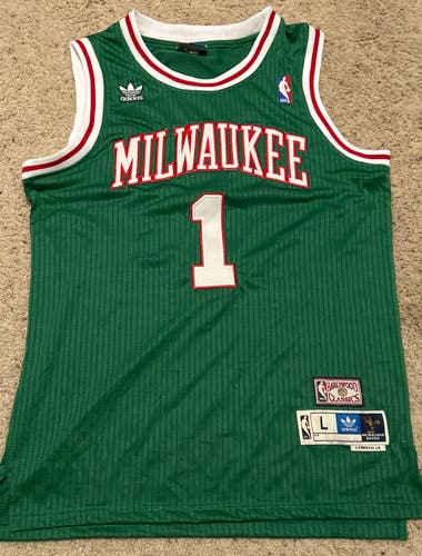 Oscar Robertson Milwaukee Bucks Jersey
