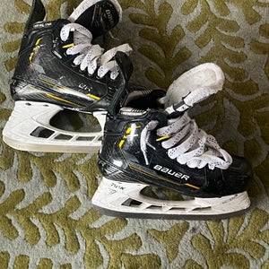 Bauer Supreme M5 Pro Hockey Skates Regular Width Size 2 (Used)