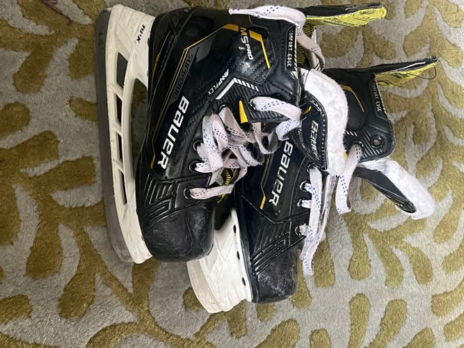 Bauer Supreme M5 Pro Hockey Skates Regular Width 12 (Used)
